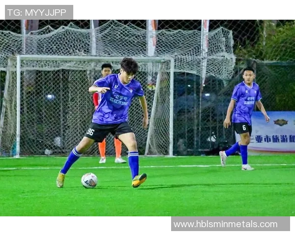 和足球明星同场竞技体验赛 亲身感受与球王对决的激烈瞬间