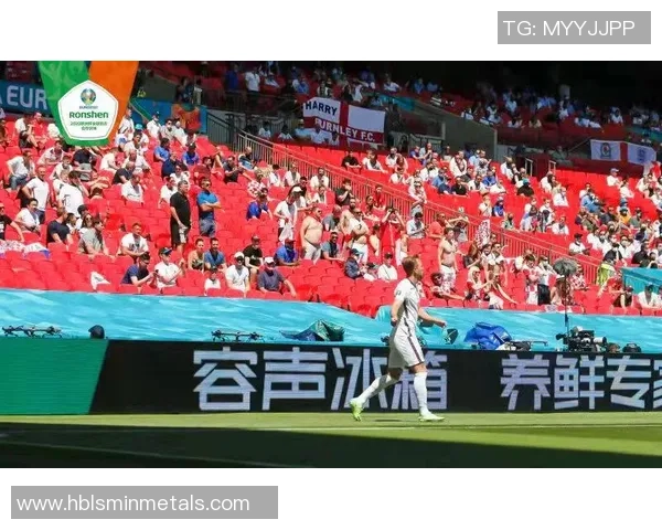 女足球星与贝爷深厚友谊揭示:体育跨界合作与个人情感的双重力量 女足球星与贝爷深厚友谊揭示:体育跨界合作与个人情感的双重力量